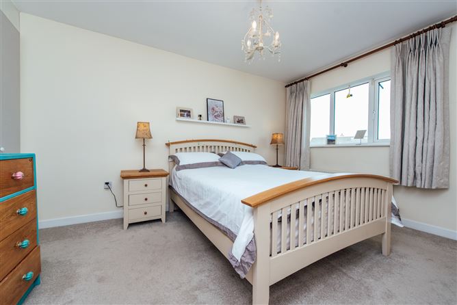 https://photos-a.propertyimages.ie/media/6/3/3/4935336/9cd4dd47-2810-4345-beac-4263e8ce3e08_l.jpg