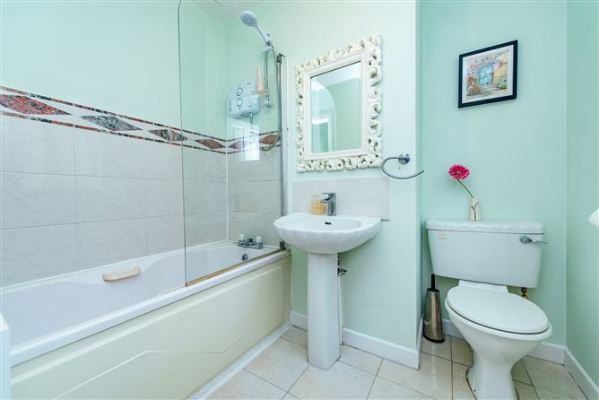 https://photos-a.propertyimages.ie/media/6/3/3/4935336/9cd4dd47-2810-4345-beac-4263e8ce3e08_l.jpg