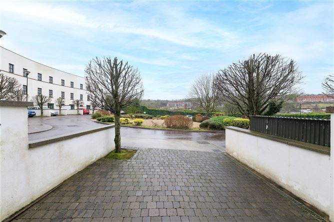 17 The Crescent, Farranlea Road, Model Farm Road, Cork