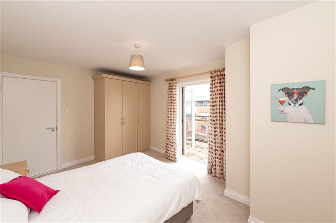 17 The Crescent, Farranlea Road, Model Farm Road, Cork