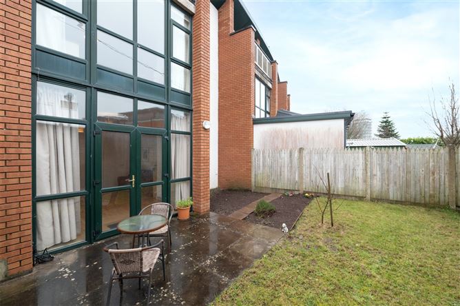 17 The Crescent, Farranlea Road, Model Farm Road, Cork