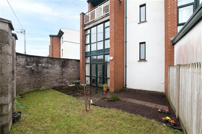17 The Crescent, Farranlea Road, Model Farm Road, Cork
