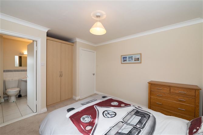 17 The Crescent, Farranlea Road, Model Farm Road, Cork