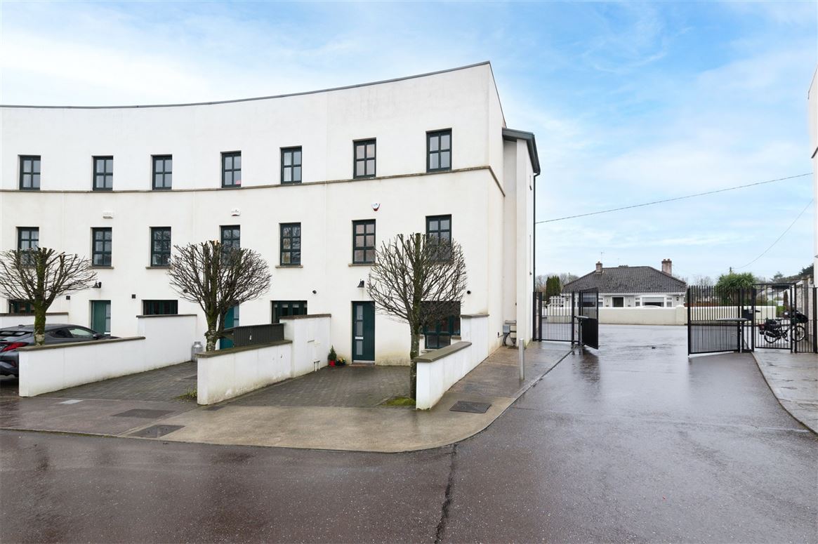 17 The Crescent, Farranlea Road, Model Farm Road, Cork