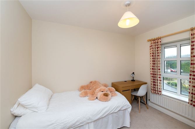 17 The Crescent, Farranlea Road, Model Farm Road, Cork