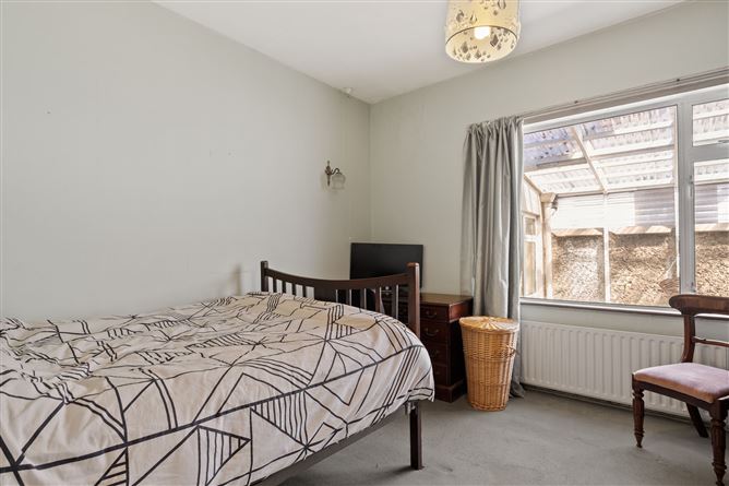 https://photos-a.propertyimages.ie/media/6/3/5/5003536/e2521f3b-1371-4a66-83c0-eb2e03c7eba6_l.jpg