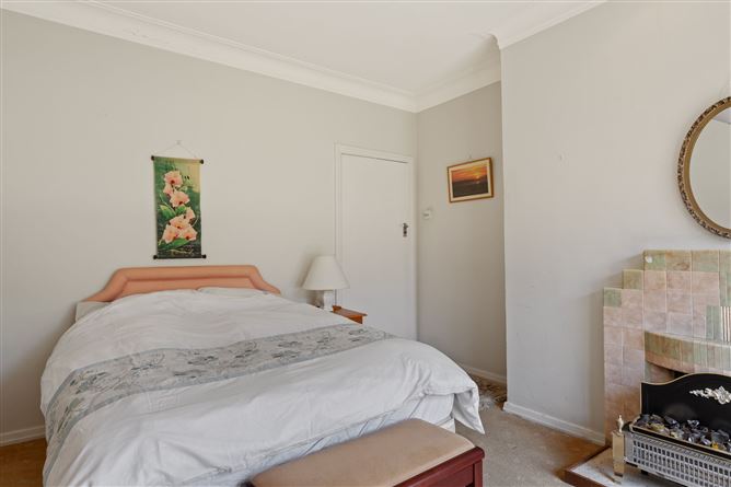 https://photos-a.propertyimages.ie/media/6/3/5/5003536/e2521f3b-1371-4a66-83c0-eb2e03c7eba6_l.jpg