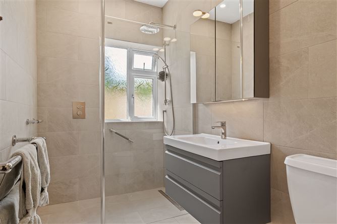 https://photos-a.propertyimages.ie/media/6/3/5/5003536/e2521f3b-1371-4a66-83c0-eb2e03c7eba6_l.jpg