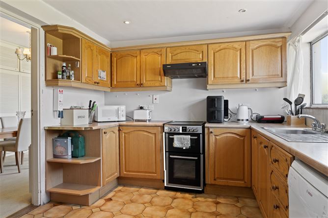 https://photos-a.propertyimages.ie/media/6/3/5/5003536/e2521f3b-1371-4a66-83c0-eb2e03c7eba6_l.jpg