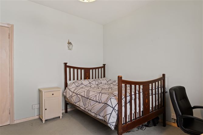 https://photos-a.propertyimages.ie/media/6/3/5/5003536/e2521f3b-1371-4a66-83c0-eb2e03c7eba6_l.jpg