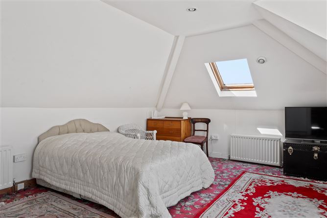 https://photos-a.propertyimages.ie/media/6/3/5/5003536/e2521f3b-1371-4a66-83c0-eb2e03c7eba6_l.jpg