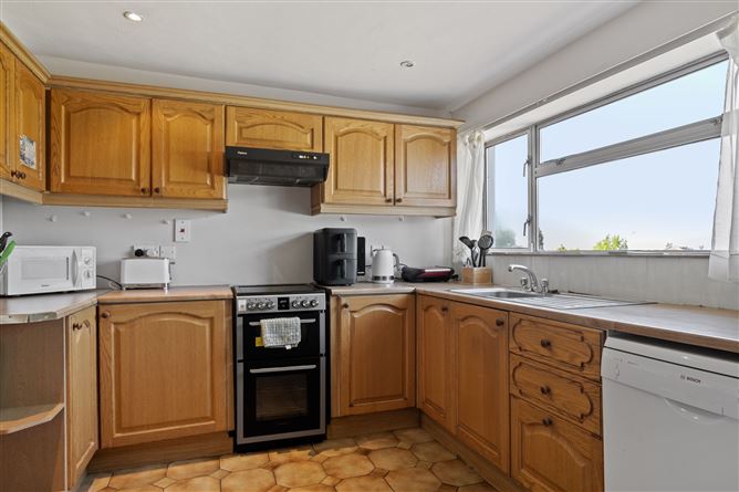 https://photos-a.propertyimages.ie/media/6/3/5/5003536/e2521f3b-1371-4a66-83c0-eb2e03c7eba6_l.jpg