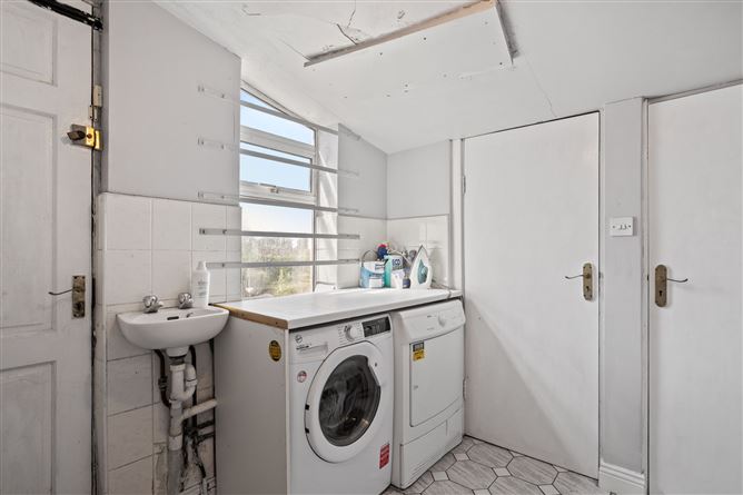 https://photos-a.propertyimages.ie/media/6/3/5/5003536/e2521f3b-1371-4a66-83c0-eb2e03c7eba6_l.jpg
