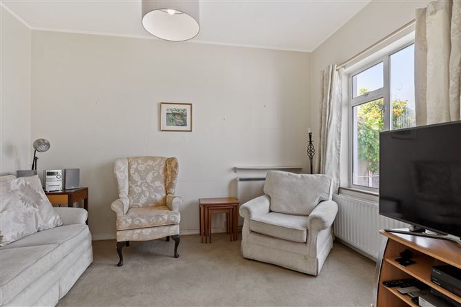 https://photos-a.propertyimages.ie/media/6/3/5/5003536/e2521f3b-1371-4a66-83c0-eb2e03c7eba6_l.jpg