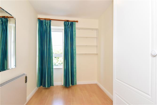 11 Arasain na Mara, Salthill, Galway City