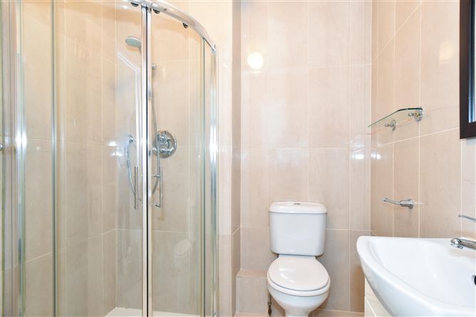 11 Arasain na Mara, Salthill, Galway City