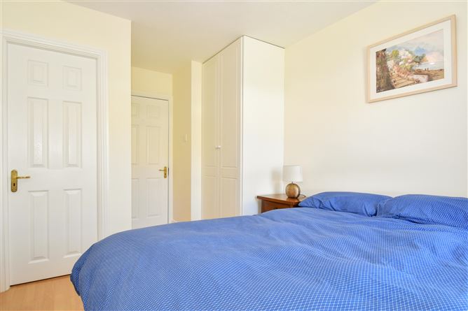 11 Arasain na Mara, Salthill, Galway City