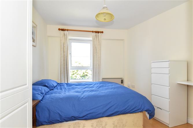11 Arasain na Mara, Salthill, Galway City