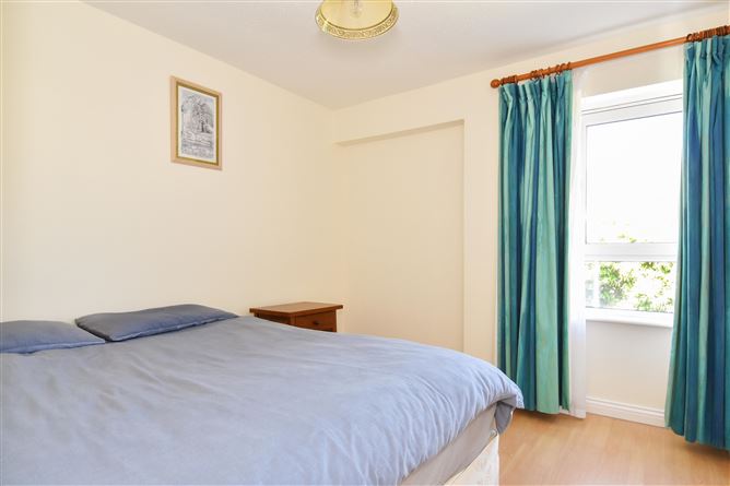 11 Arasain na Mara, Salthill, Galway City