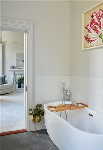 https://photos-a.propertyimages.ie/media/6/3/6/4914636/a1af5005-8c08-49a4-8ae7-f58cdf57954a_l.jpg