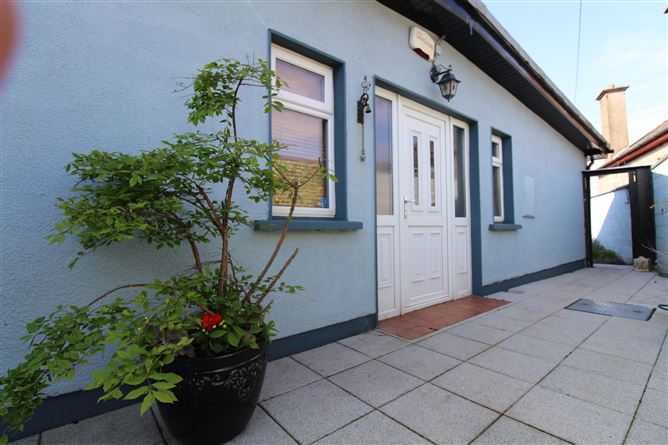 suaimhneas sarsfield street, dungarvan, waterford x35cy28