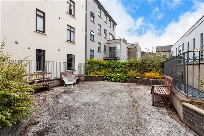 8 Clarendon Hall, Aungier Street, Dublin 2