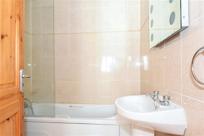 2 Castlegrounds, Cummer, Tuam, Co. Galway