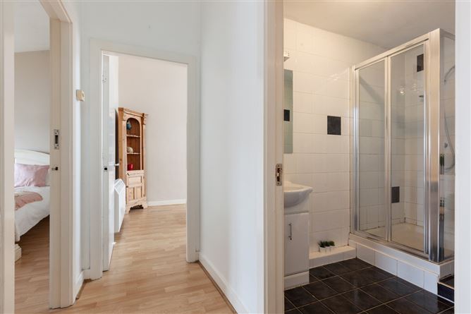 https://photos-a.propertyimages.ie/media/6/3/7/4941736/a8c102c8-46fb-4e1f-b89b-8dc3ad8ed7fb_l.jpg