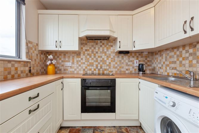 https://photos-a.propertyimages.ie/media/6/3/7/4941736/a8c102c8-46fb-4e1f-b89b-8dc3ad8ed7fb_l.jpg