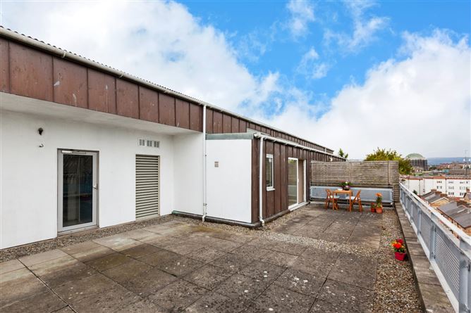 https://photos-a.propertyimages.ie/media/6/3/7/4941736/a8c102c8-46fb-4e1f-b89b-8dc3ad8ed7fb_l.jpg