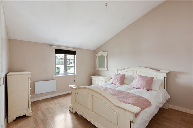 https://photos-a.propertyimages.ie/media/6/3/7/4941736/a8c102c8-46fb-4e1f-b89b-8dc3ad8ed7fb_l.jpg