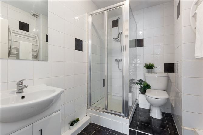 https://photos-a.propertyimages.ie/media/6/3/7/4941736/a8c102c8-46fb-4e1f-b89b-8dc3ad8ed7fb_l.jpg