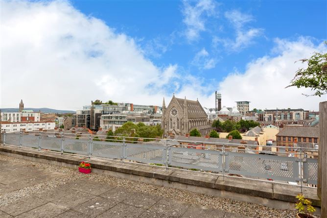 https://photos-a.propertyimages.ie/media/6/3/7/4941736/a8c102c8-46fb-4e1f-b89b-8dc3ad8ed7fb_l.jpg