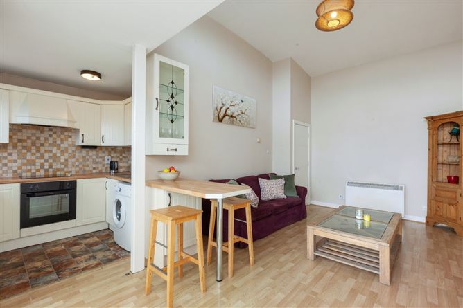https://photos-a.propertyimages.ie/media/6/3/7/4941736/a8c102c8-46fb-4e1f-b89b-8dc3ad8ed7fb_l.jpg
