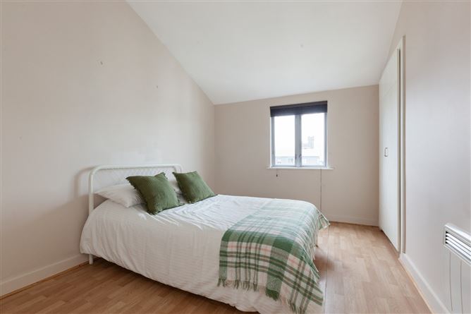 https://photos-a.propertyimages.ie/media/6/3/7/4941736/a8c102c8-46fb-4e1f-b89b-8dc3ad8ed7fb_l.jpg