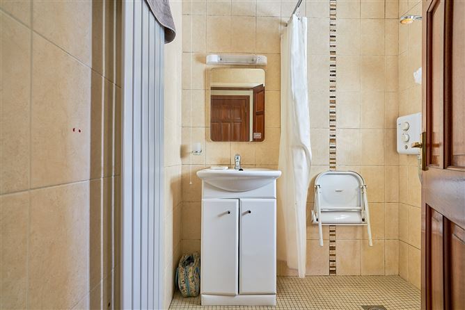 6 St. Michael's Terrace, Clarecastle, Co. Clare