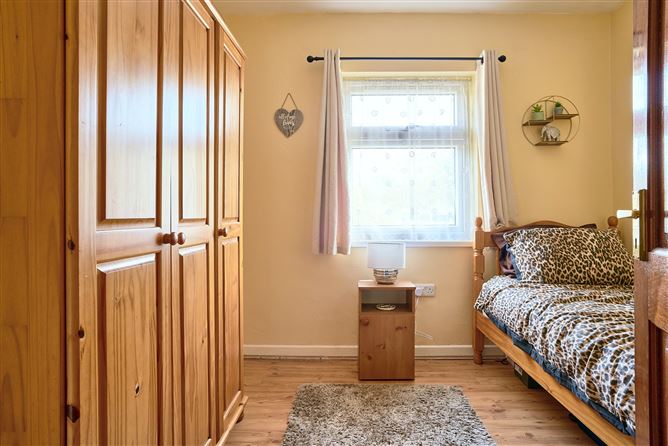 6 St. Michael's Terrace, Clarecastle, Co. Clare