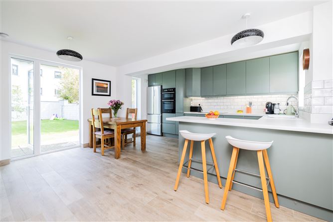 https://photos-a.propertyimages.ie/media/6/3/8/4942836/d73d14fe-da82-4100-bae3-2674e79cf11c_l.jpg