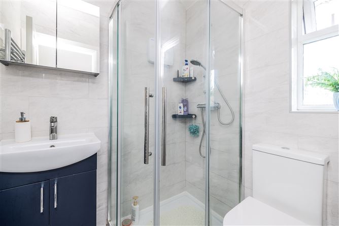 https://photos-a.propertyimages.ie/media/6/3/8/4942836/31624826-e797-469e-94d8-dde1cfd2e357_l.jpg