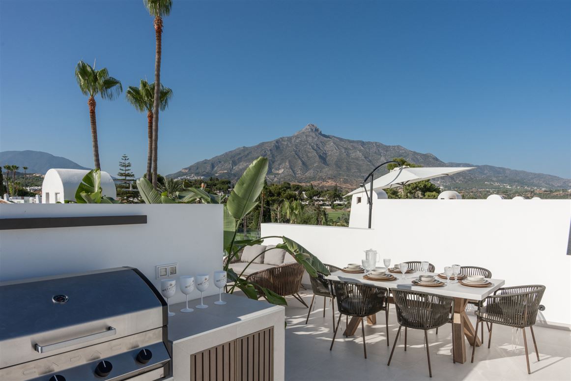 {name:Malaga, codeiso:MA}, Marbella, Nueva Andalucia, Los Dragos, Spain - COSTA-01285P