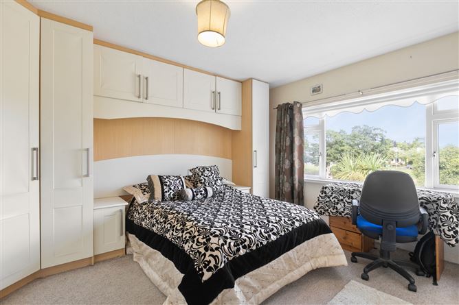 1 Vale View Avenue, Cabinteely, Dublin 18