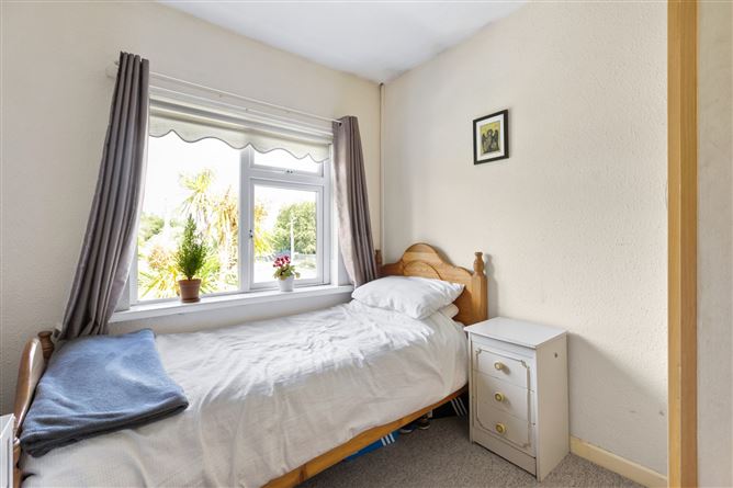 1 Vale View Avenue, Cabinteely, Dublin 18