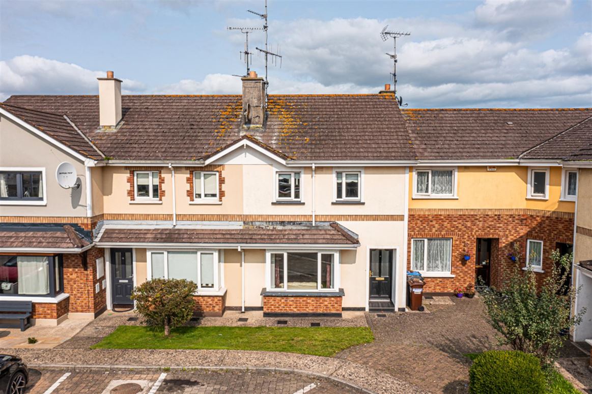 25 Woodbury, Gorey, Wexford DNG Pierce Properties Auctioneers