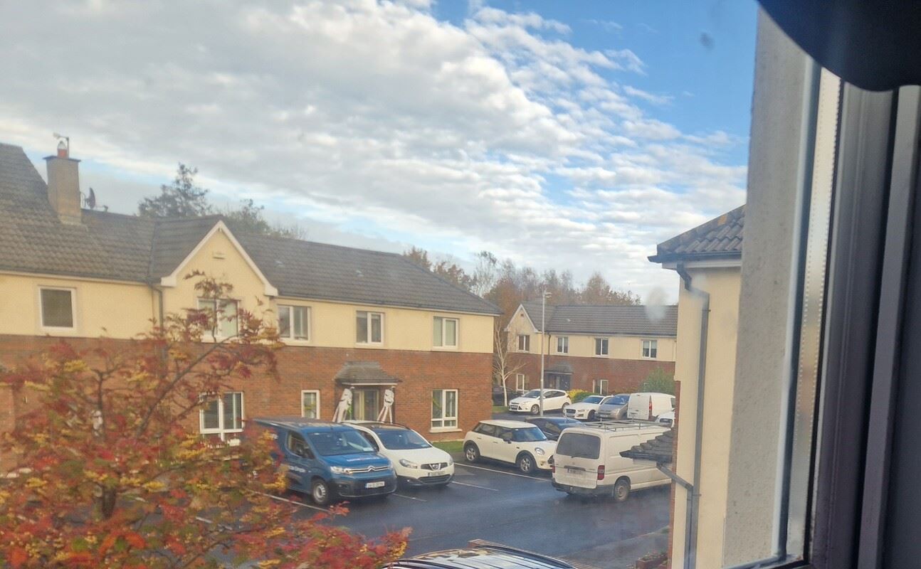 King Size Bedroom in quiet estate, Donabate, Co. Dublin