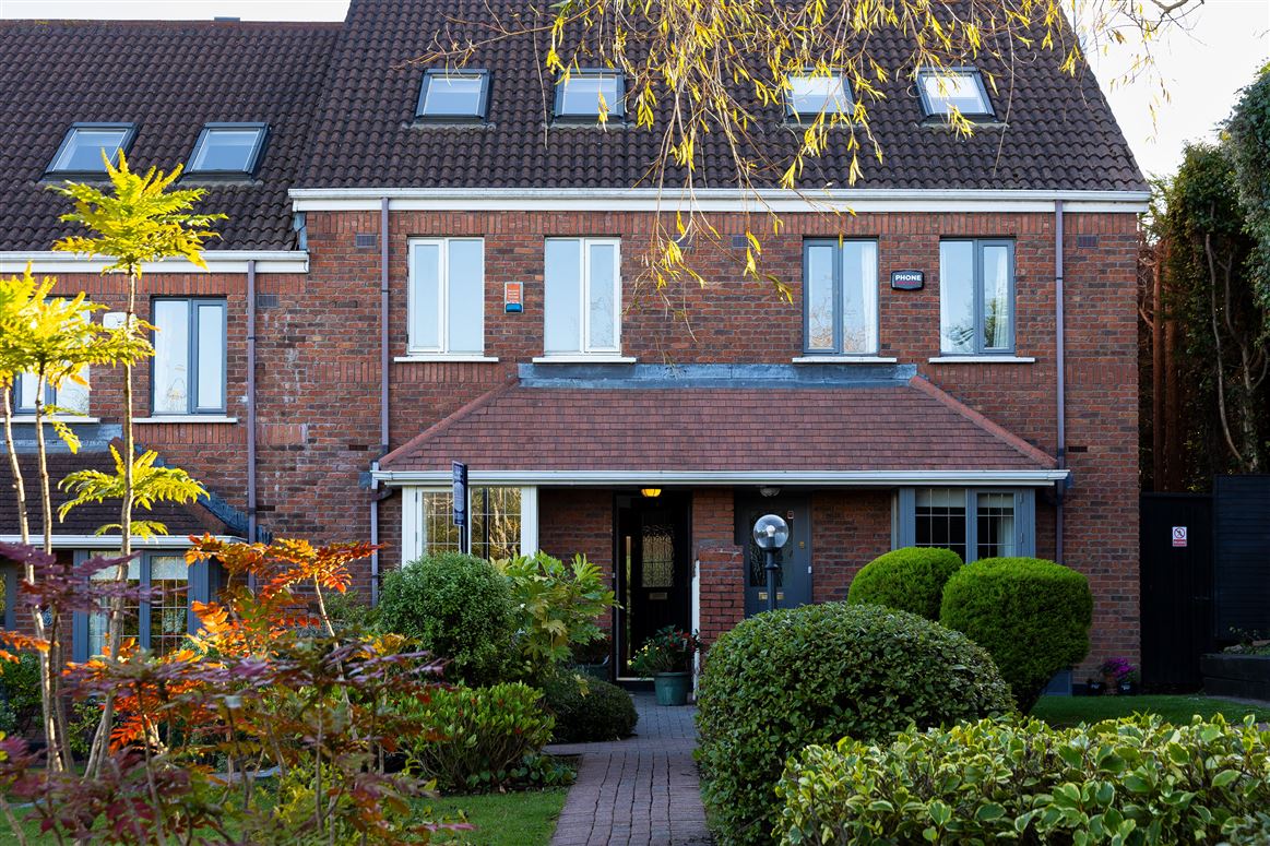 2 The Courtyard, Foxrock, Foxrock, Dublin 18