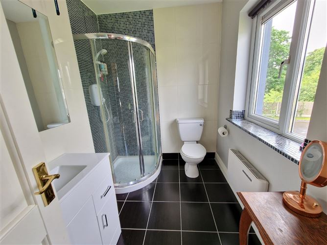 8 Gort Leamhan, Roslevan, Ennis, Co. Clare