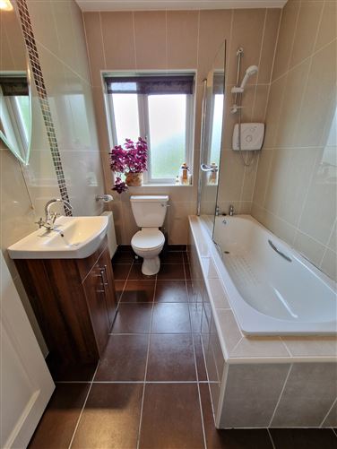 8 Gort Leamhan, Roslevan, Ennis, Co. Clare