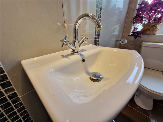 8 Gort Leamhan, Roslevan, Ennis, Co. Clare