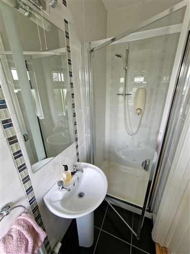 8 Gort Leamhan, Roslevan, Ennis, Co. Clare