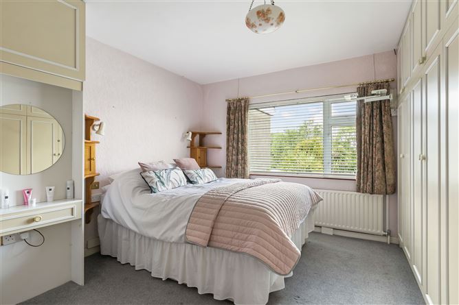 136 Barton Road East, Dundrum, Dublin 14